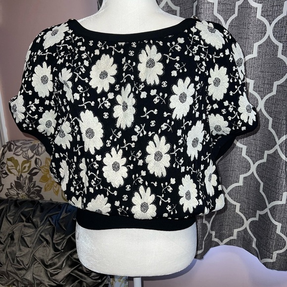 Chanel sweater from 2014 Resort Collection - Picture 2 of 12